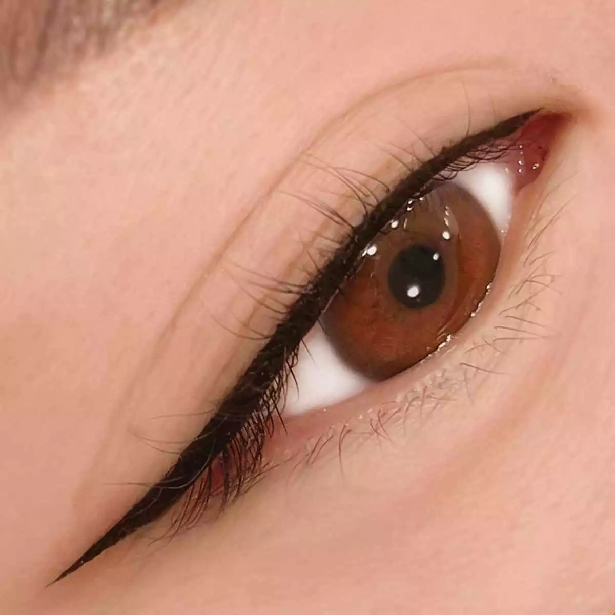 Semi-permanent eyeliner procedure